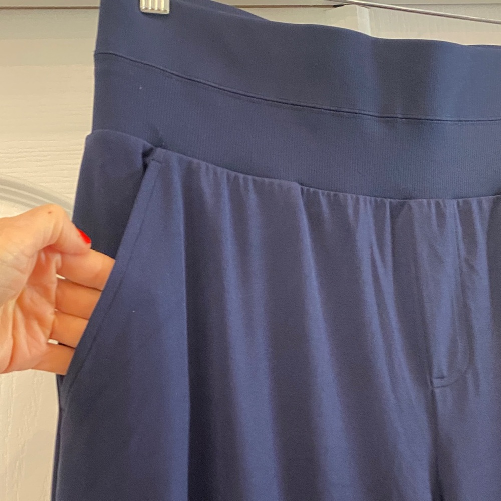Lou & Grey Navy Wide-Leg Pull-On Athletic Pants. - Picture 3 of 7
